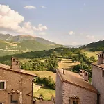 Castello Di Postignano Relais Sellano