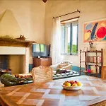 فندق Castello Di Postignano Relais
