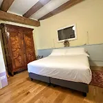 Castello Di Postignano Relais Hotel 4*