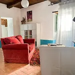 فندق Castello Di Postignano Relais 4*