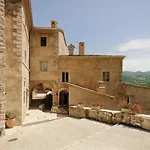 Hotel Castello Di Postignano Relais