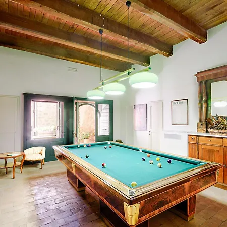 Castello Di Postignano Relais Hotel 4*