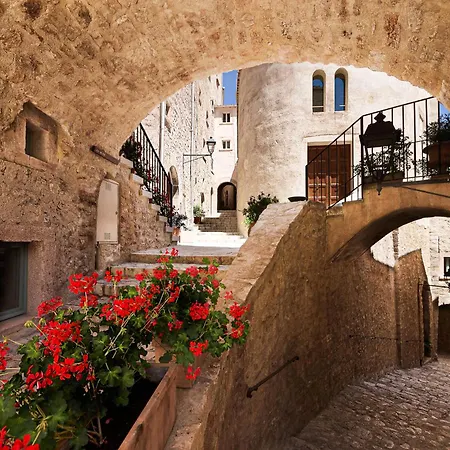 Castello Di Postignano Relais Hotel 4*