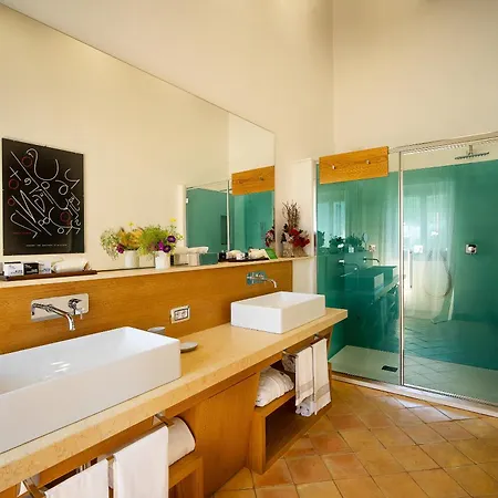 Castello Di Postignano Relais מלון