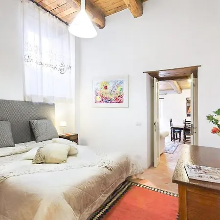 Castello Di Postignano Relais Hotel 4*