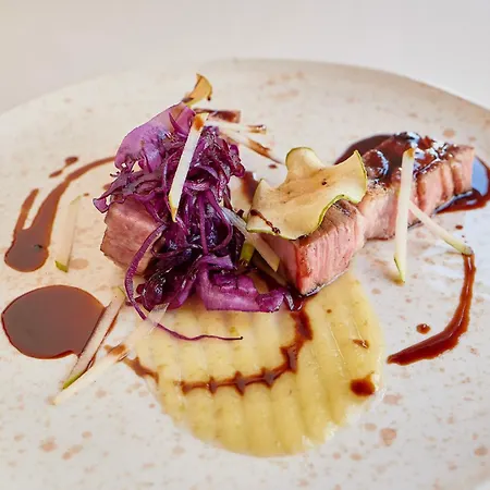 מלון Castello Di Postignano Relais 4*