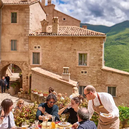 Castello Di Postignano Relais Hotel