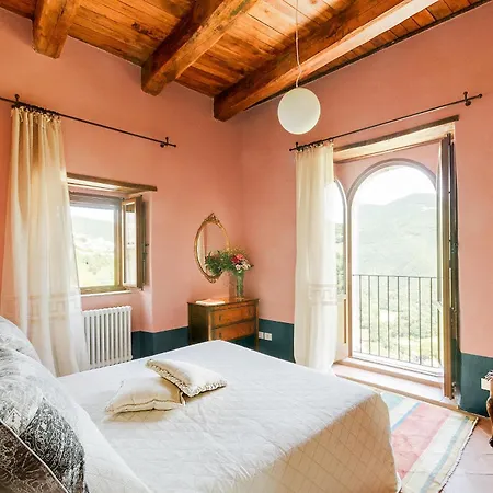 Castello Di Postignano Relais מלון 4*