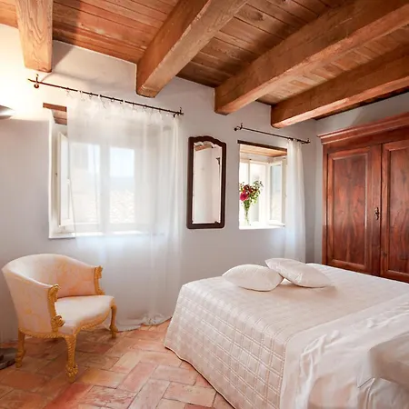 Castello Di Postignano Relais