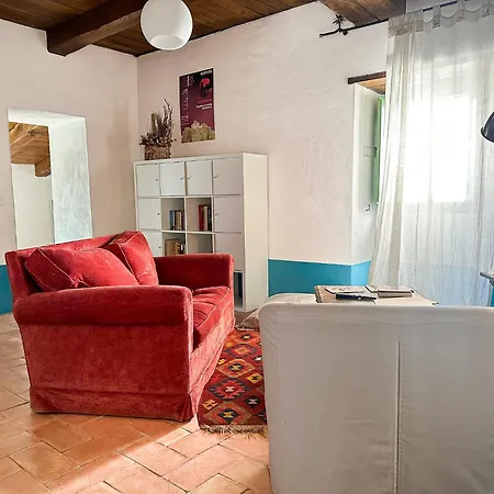 מלון Castello Di Postignano Relais 4*