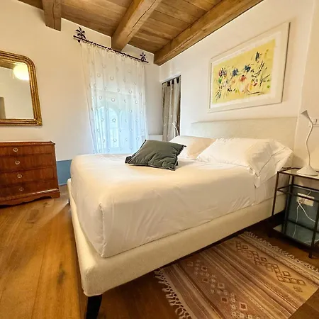 Castello Di Postignano Relais מלון 4*