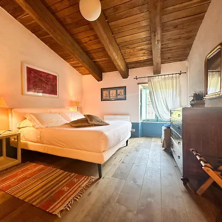 מלון Castello Di Postignano Relais 4*