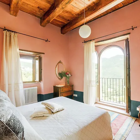 Castello Di Postignano Relais Hotel 4*