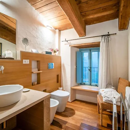 Castello Di Postignano Relais Hotel 4*