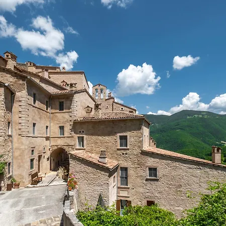 Hotel Castello Di Postignano Relais 4*