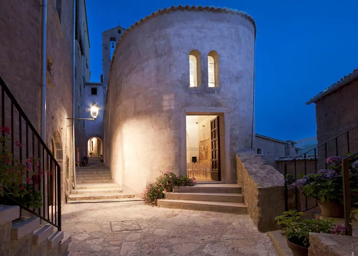 Szálloda Castello Di Postignano Relais 4*