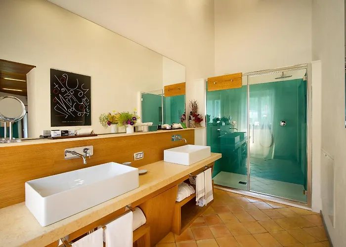 Castello Di Postignano Relais Hotel