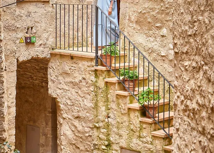 Castello Di Postignano Relais Szálloda