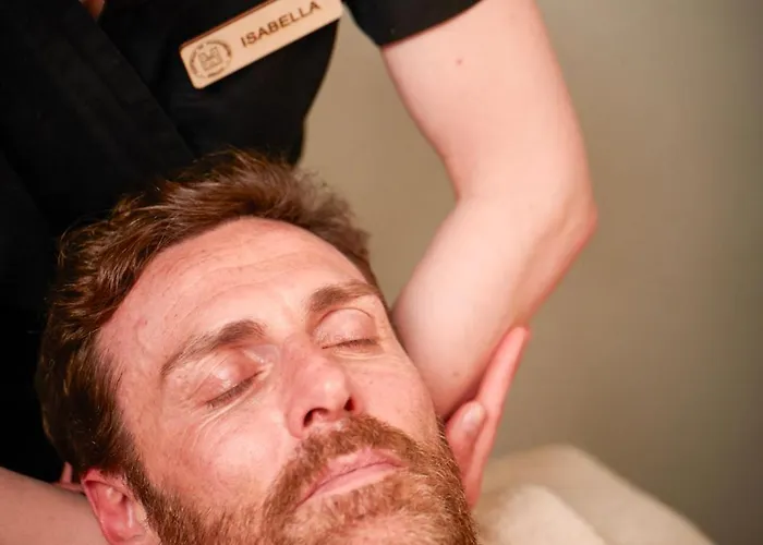 Castello Di Postignano Relais 호텔 셀라노