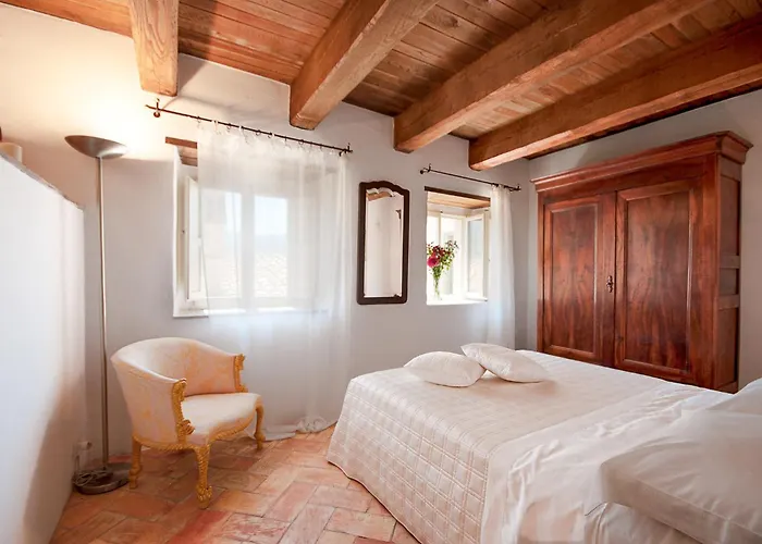 Castello Di Postignano Relais