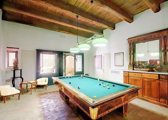 Castello Di Postignano Relais 호텔 4*